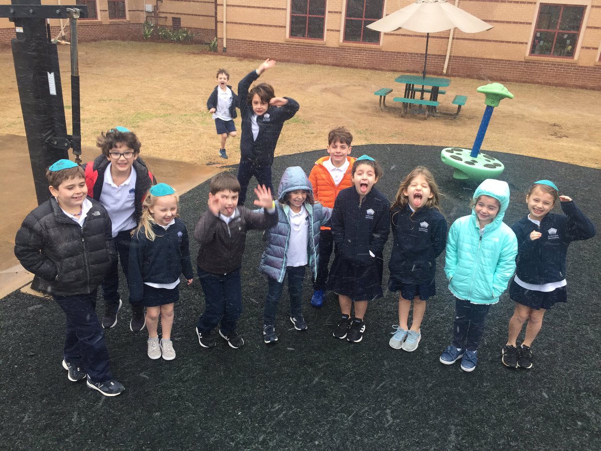 MsEdison17's tweet image. Snow flurry fun! #davis1
