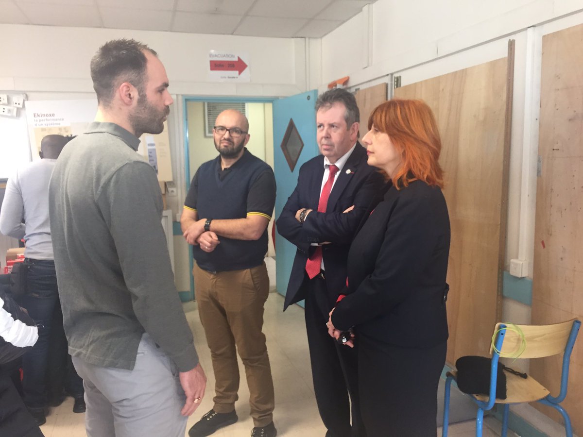CMA_Paris's tweet photo. [Semaine de l'apprentissage dans l'artisanat]
Cet après-midi avec Nicole Richard, Présidente de la CMA du Val de Marne, @BarillonPascal visite le #CFA94 
Rencontre et échanges avec les apprentis @Paris 
#GenerationArtisanat
@CMA_CFA94 https://t.co/ZqYsatGN4v