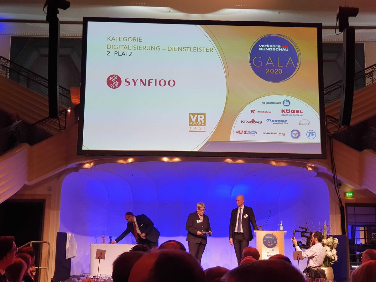 synfioo's tweet photo. What an extraordinary evening! Not only did we win 2nd place at the #VRAwards in the digitalisation category, we also had the opportunity to get in touch with other guests and talk about the innovative future of #logistics!
#ETAExperts #vr_gala @vr_online https://t.co/PouBPR3WB7