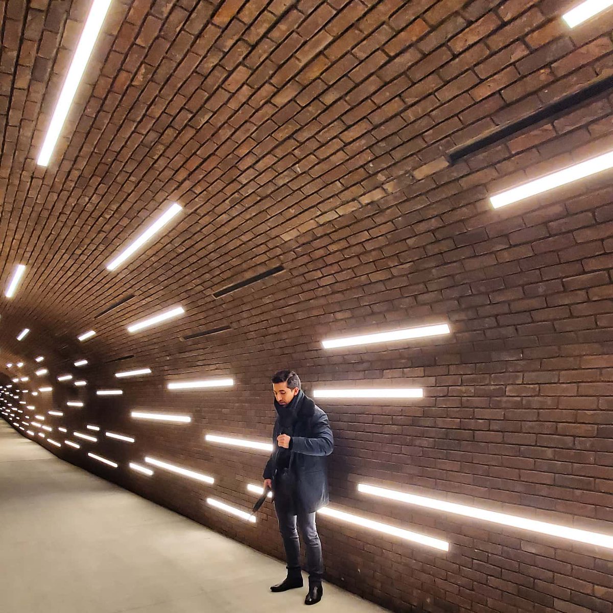 codelumen's tweet photo. Are you positive an electrician can design and specify this kind of lighting for your project? Certainly, he can install it.

#architecturallighting #lightingdesigner #ledlighting #chelsea #nyc #manhattan #CodeLumen https://t.co/ZmBrvYhFCq