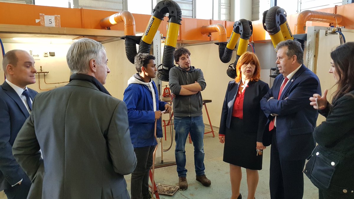 CMA_CFA94's tweet photo. [SEMAINE NATIONALE DE L'APPRENTISSAGE]
Le Pdt de @CMA_Paris @BarillonPascal, accompagné de Nicole Richard, rencontre des #apprentis "parisiens" du #cfa94
🔛 Au programme : visite de tous les ateliers et échanges avec les professeurs et jeunes 💯 https://t.co/ik19e8k4s0