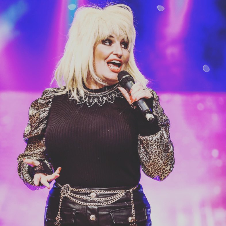 Hello Dolly #dolly #tributeshow <a href="/likeDollyParton/">Dollyparton-Tribute</a> #lovedollyparton