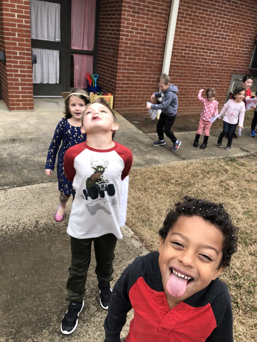 fowlerstacy8's tweet photo. Snow at School! #atribebegins https://t.co/Dk6aYPD6d8