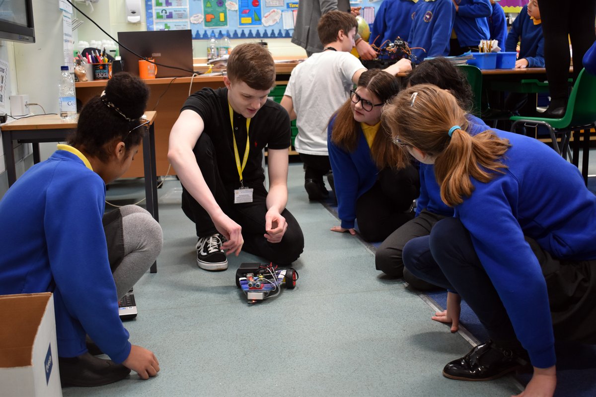 hopwoodhall's tweet photo. IT students and staff had a brilliant #GMDigitalSkillsDay at our friends and neighbours @HollinPrimary. They taught year 6 about basic coding and its use in robotics. Looking forward to more classes in the future! #DoSomethingDigital https://t.co/75OvDgNYcx