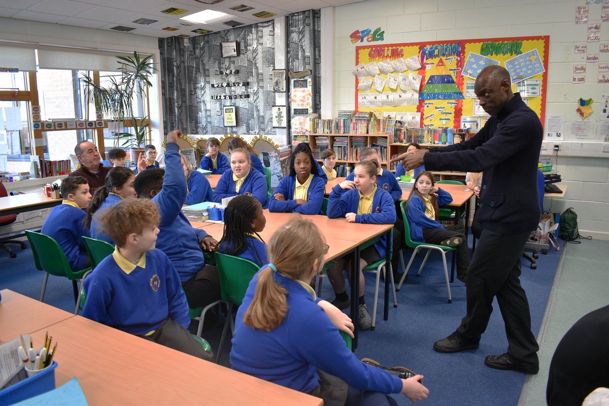 hopwoodhall's tweet photo. IT students and staff had a brilliant #GMDigitalSkillsDay at our friends and neighbours @HollinPrimary. They taught year 6 about basic coding and its use in robotics. Looking forward to more classes in the future! #DoSomethingDigital https://t.co/75OvDgNYcx