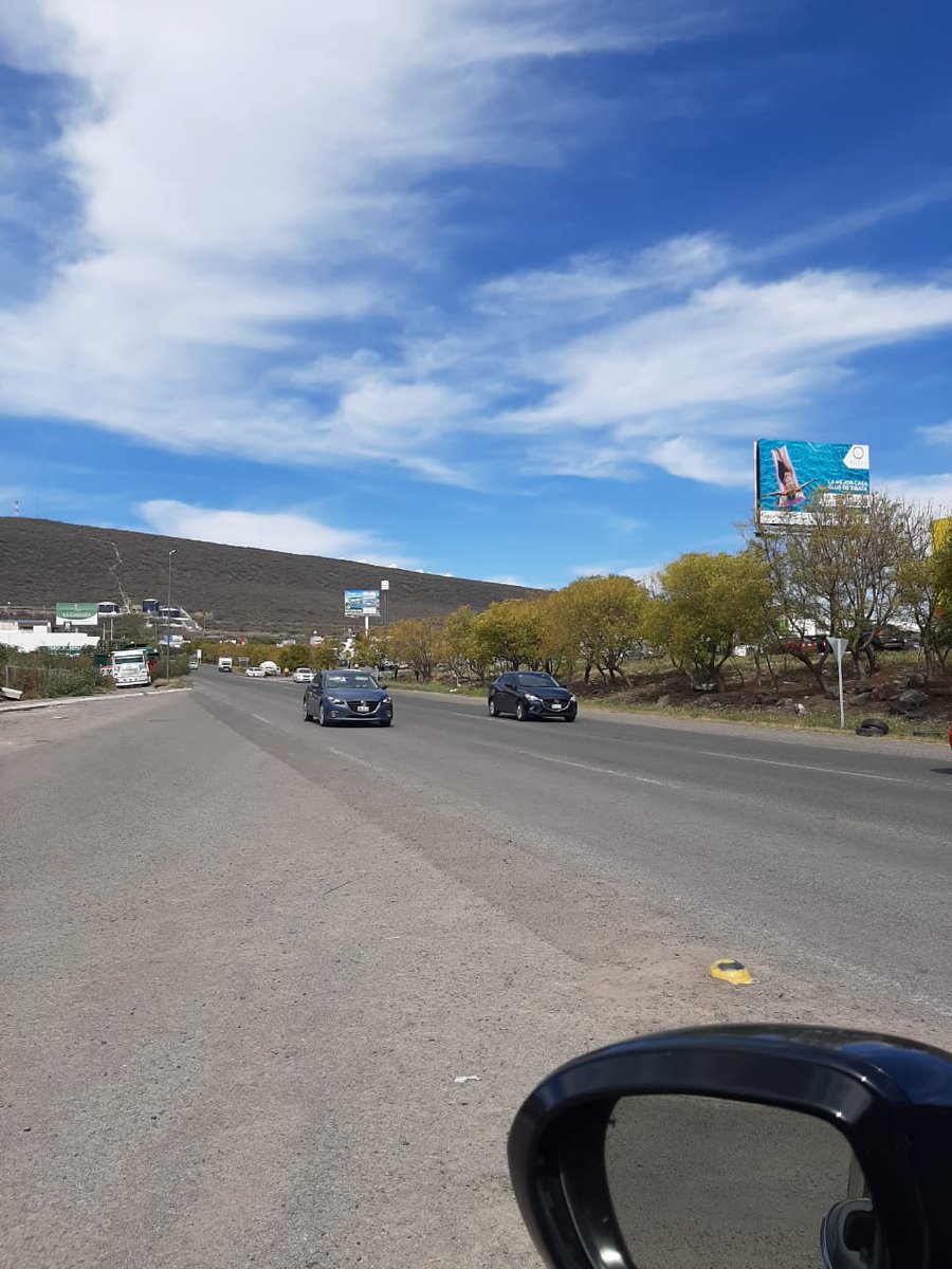 micheleortizpaz's tweet photo. @CEAservcliente .@cea_qro .@gobqro .@AztecaQueretaro .@TelevisaQro  Una semana y Aquaa sigue reparando una fuga, cerrando la calle y exponiendo la incorporación al junípero Serra, URGE apoyo, zona frente a la pradera .@DAVIDRINCONGZ @edgarmr .@malvarezvargas .@imagenqro https://t.co/gy2gBBfp88