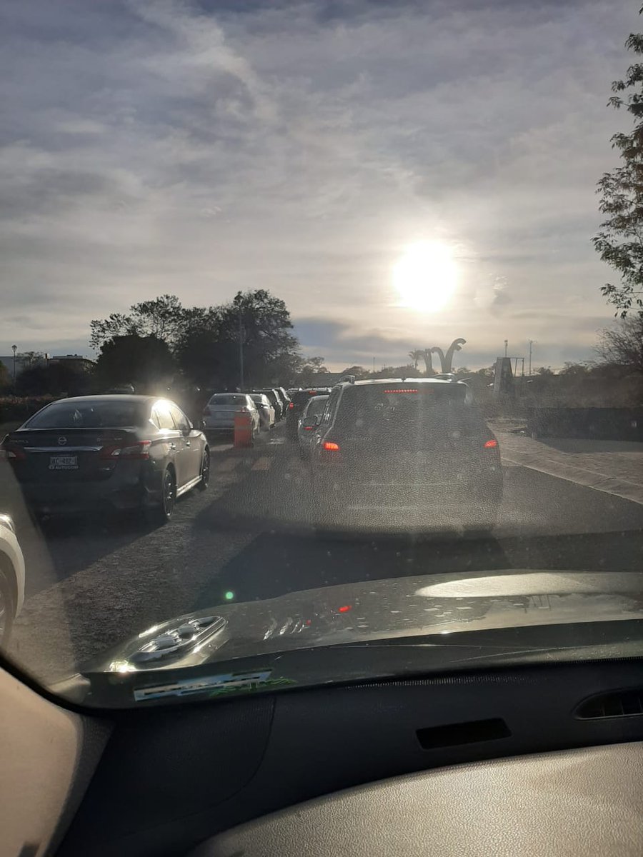 micheleortizpaz's tweet photo. @CEAservcliente .@cea_qro .@gobqro .@AztecaQueretaro .@TelevisaQro  Una semana y Aquaa sigue reparando una fuga, cerrando la calle y exponiendo la incorporación al junípero Serra, URGE apoyo, zona frente a la pradera .@DAVIDRINCONGZ @edgarmr .@malvarezvargas .@imagenqro https://t.co/gy2gBBfp88