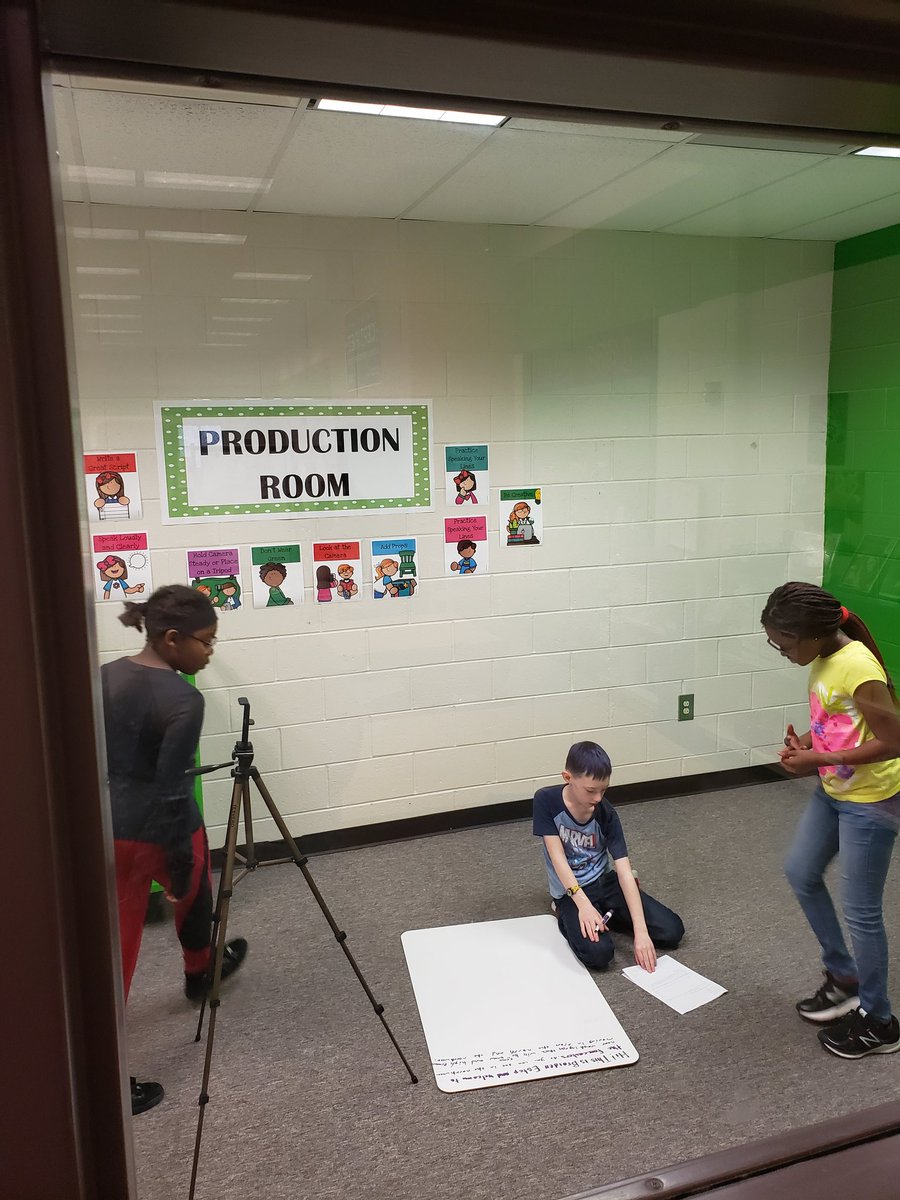 MrsMorris_AES's tweet photo. Students completing their STEM Challenge on Weather!!! Future Meteorologist coming soon!!#morrismadness #rockingthegreenscreen @Team_AcworthES @acworthmedia @STEMcobb https://t.co/CPxQZlOH63