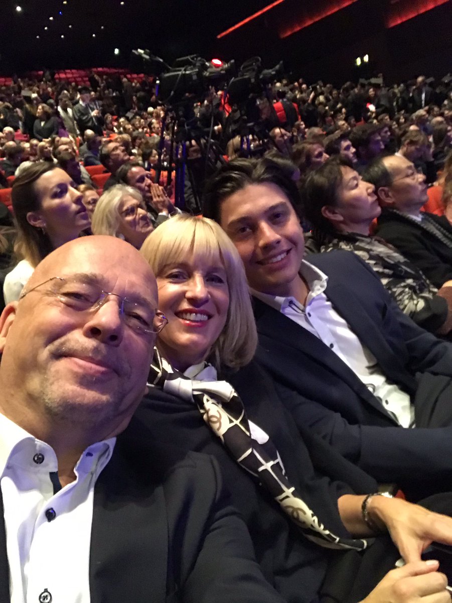CJ_Wais's tweet photo. @ESCP_bs @CarolinWais Carolin you made it. You are this years valedictorian. Congratulations. We are so proud. @CarolinWais https://t.co/CAPIuCPmGm