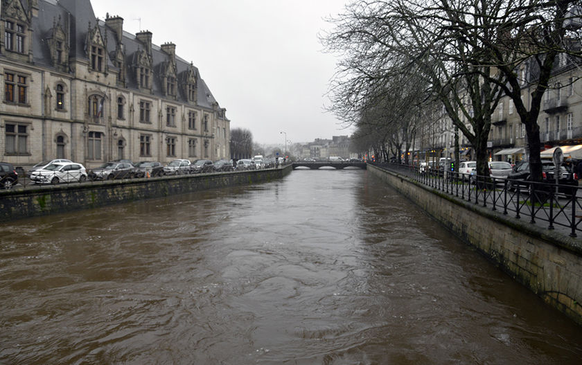 VilledeQuimper's tweet photo. Soyez vigilants ! La ville de #Quimper attire votre attention sur l’épisode de marées à forts coefficients prévu du dimanche 9 au jeudi 13 février. Plus d’infos : https://t.co/MM9ygksGCH #infocrue https://t.co/m7DUSQbPqy