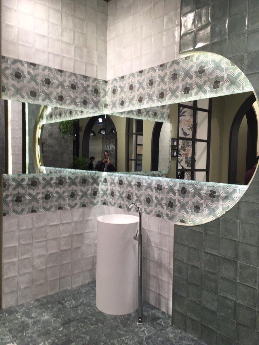 banyarte's tweet photo. Y cerramos la semana con otro de los ambientes expuestos en Cevisama
#mainzu #cevisama2020 #baño #bathroomdesign #bathroom #badrum

#Bienvenidosaldiseño #banyarte #interiordecor #interiorinspiration #design #ilovetiles #tileaddiction 
Instagram: @banyarte
https://t.co/KVVelDFaPI https://t.co/KWGhrq6yVk