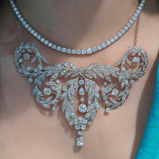 gemgossip's tweet photo. One of my favorite parts about @agta_gems is that they have some great antique &amp; estate jewelry! These necklaces from @underthecrownjewelry are GOALS. 😅

#gemgossipdoestucson #AGTAGemFair20
• #AddMoreColorToYourLife
• #AGTASpectrum19
• #AGTAMembe… https://t.co/MjQe877oPv https://t.co/Rn4v9K1jLc