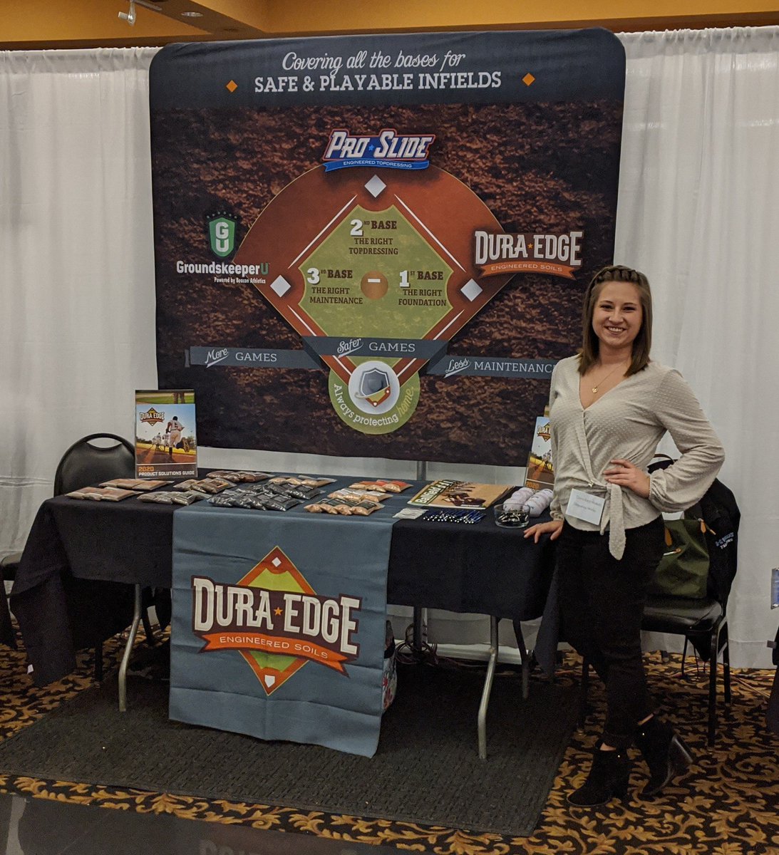 TalkDirtToMee's tweet photo. First solo tradeshow 🤙 #wpfda https://t.co/CYV67FKGGl