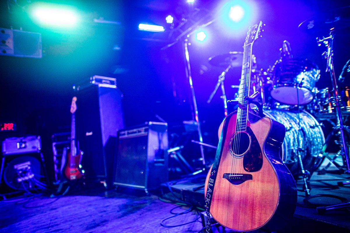 junya_phot0's tweet photo. らいぶはうす
#ライブ #ライブハウス #ギター
#アコギ #ベース #ドラム #アンプ
#エフェクター #マイク #trickeye
#キリトリセカイ
#カメラ好きと繋がりたい
#写真好きと繋がりたい
#ファインダー越しの私の世界
#カメラ初心者 https://t.co/mZdOhrExHO