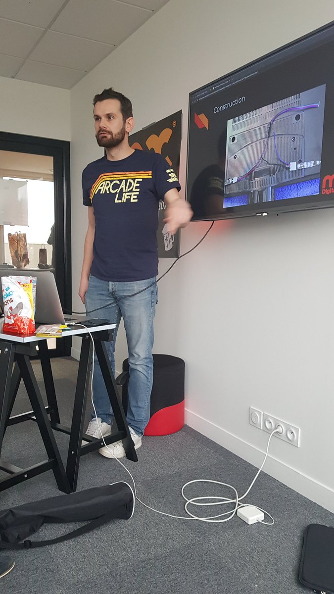 Une solution Ambilight maison présentée par <a href="/juorainbzh/">Julien Orain</a> au #maxcamp2020 ! De l'arkenstone dans ta télé !