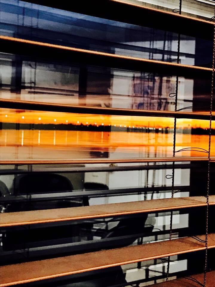 Yuorboatguy63's tweet photo. Office window https://t.co/IGZESUbFeM