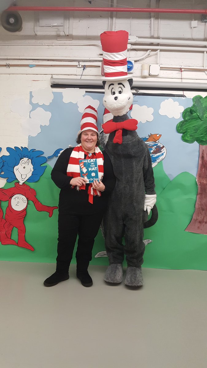MsBeth14's tweet photo. NJEA CAT in the hat #readacrossamerica @wnyecc @SuperintClara @NJEA https://t.co/QnD1AG02s2