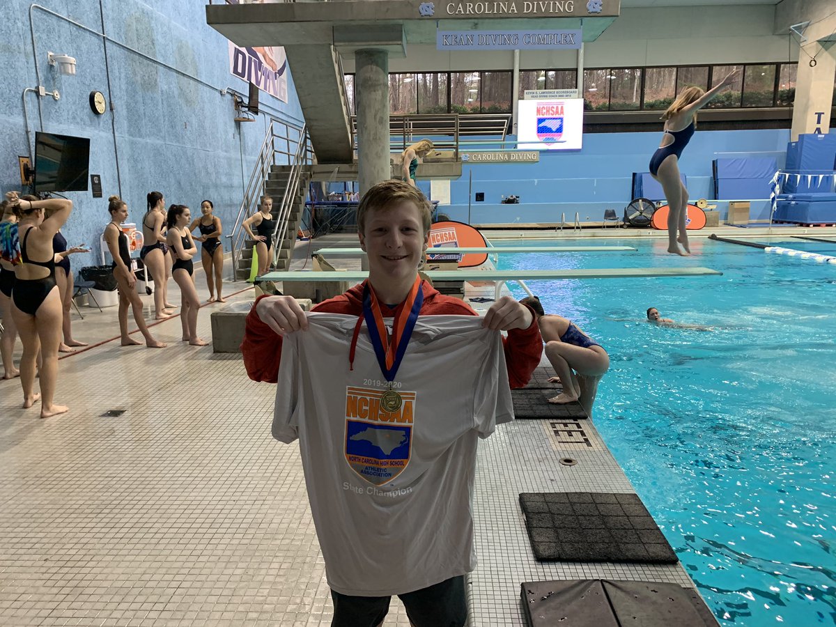 NCHSAA's tweet photo. Alec Hubbard from @CCHSCougarNews is your 3A Men’s Diving State Champion!

#NCHSAADIVE https://t.co/rWcFyxtNLW