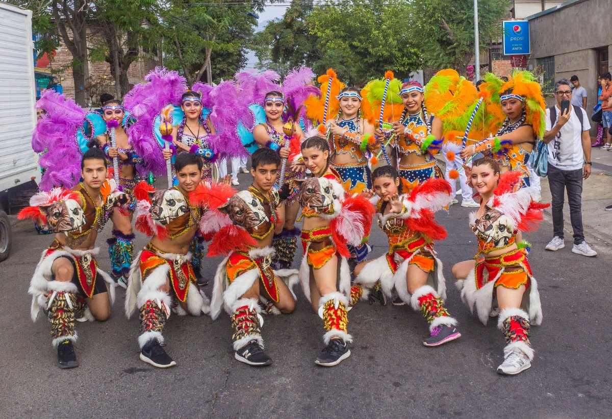 SolYTierraChile's tweet photo. 🔸ⓈⓄⓁ Ⓨ ⓉⒾⒺⓇⓇⒶ🔸
Llegó el gran día y ser parte del Carnaval más grande de chile, #AricaEsCarnaval #CarnavalAndino_ConLa_FuerzaDelSol_2020
#ElencoCarnaval Fuerza tobas, Presenté con su bloques: #Guererras #Izozog #Machonas #Guerreros https://t.co/LPURivV6VR