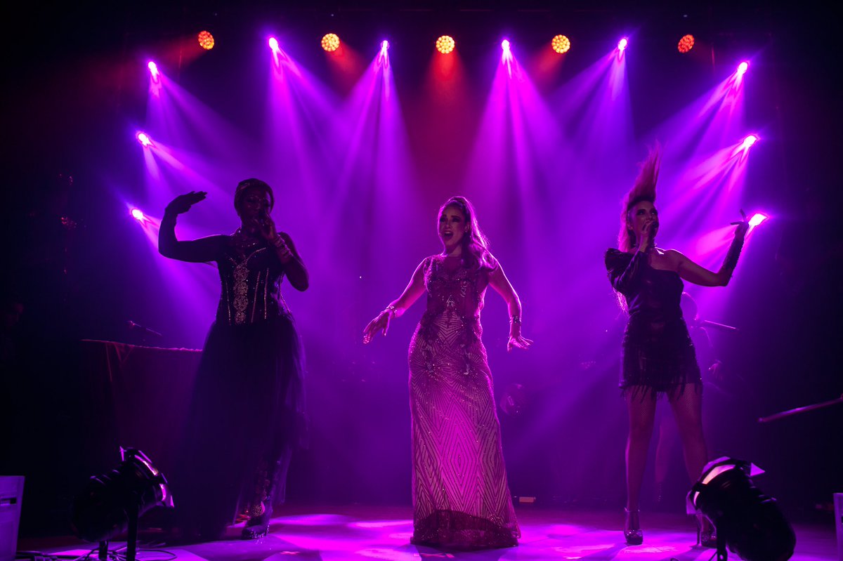 ¡Todo viernes comienza con un buen playlist! 🎶 ¿Cuál de nuestras musas te inspira para hacer uno hoy: la poderosa voz del soul 🎤, nuestra prima donna 🎭, o quizás algo más punk rock 👩🏻‍🎤?

¡Compartelo aquí! 👇🏼