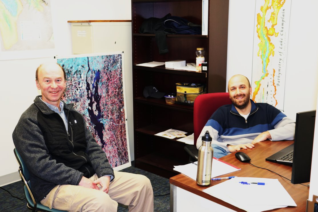 CIGLR_UM's tweet photo. #CIGLRScienceFriday Drs. Dmitry Beletsky (L) & Dan Titze (R) are working on understanding more about #flood events 4 the #LakeChamplain-#RichelieuRiverBasin 🇺🇸🇨🇦
Read more about this research here: https://t.co/AKfCnHPLYo
#ForecastingFriday #Vermont #NewYork #Quebec #GreatLakes https://t.co/8YdioNQolS