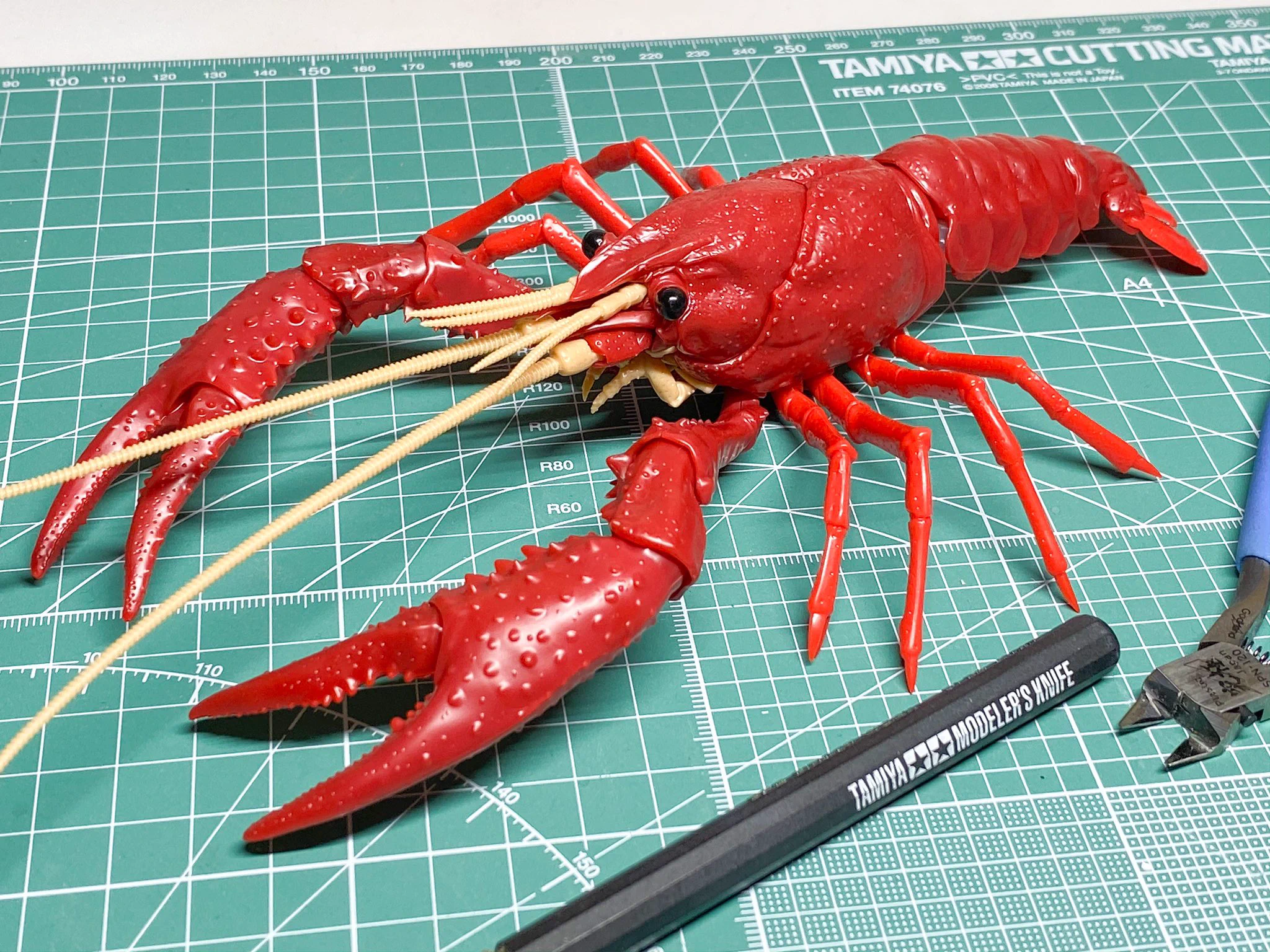 ザリガニのプラモデルを作った結果、最強なカスタマイズで話題を呼んでいる完成図