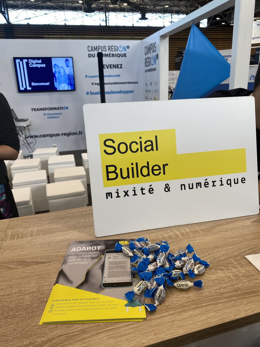 SocialBuilder's tweet photo. 🤖👉 aujourd’hui, notre #chatbot Adabot est au #MondialdesMetiers à #lyon pour faire découvrir les métiers du #numerique aux jeunes filles et femmes en reconversion 

Avec @CampusRegion 🤖🤖
#womenintech #TechForGood #technews #adabot https://t.co/X84Qrr1spT