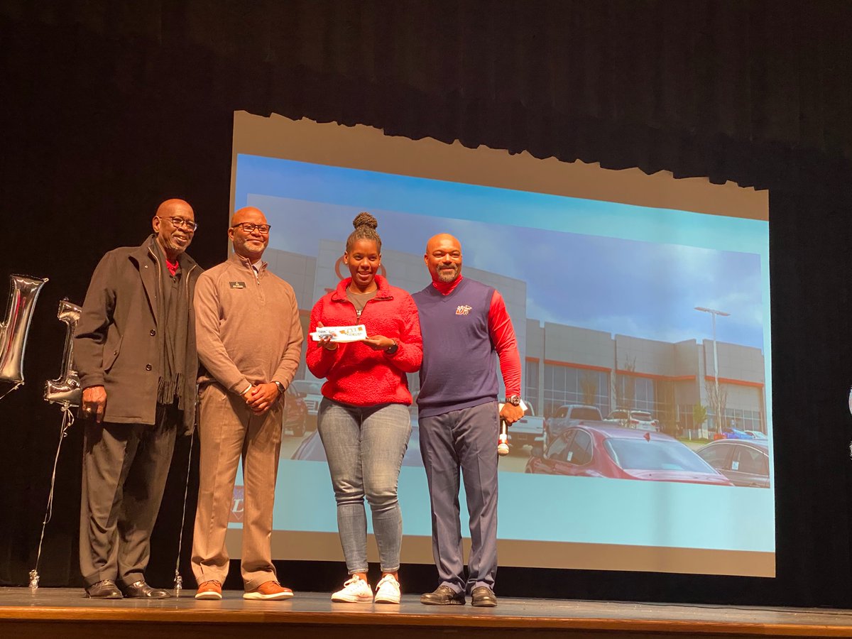 KatesMelissa's tweet photo. Shout out to @south_toyota for helping @DuncanvilleISD #WriteSuccessStories!
@DvilleISDSuper https://t.co/Rt81fdYfD1