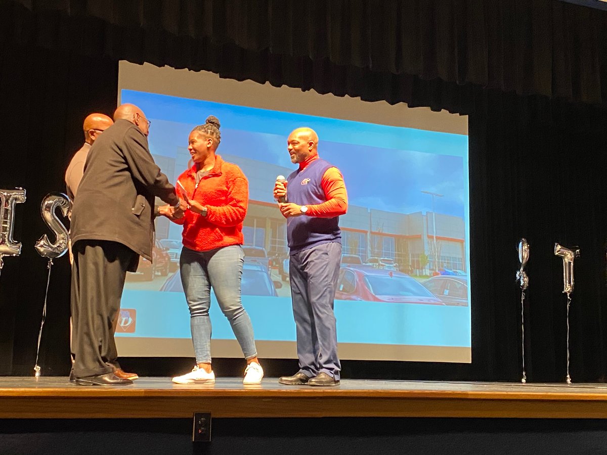 KatesMelissa's tweet photo. Shout out to @south_toyota for helping @DuncanvilleISD #WriteSuccessStories!
@DvilleISDSuper https://t.co/Rt81fdYfD1