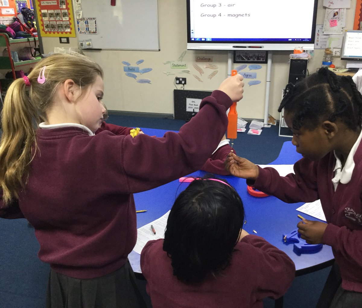ThamesideSch's tweet photo. Super Science investigations in GAL today. Is it a fair test? #GALtps #fairtest #superscience #magnetism #friction #airresistence #waterresistence #teamwork https://t.co/ObagLStbdp