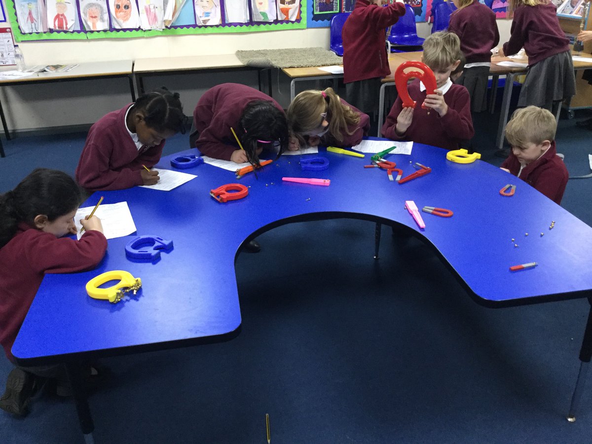 ThamesideSch's tweet photo. Super Science investigations in GAL today. Is it a fair test? #GALtps #fairtest #superscience #magnetism #friction #airresistence #waterresistence #teamwork https://t.co/ObagLStbdp