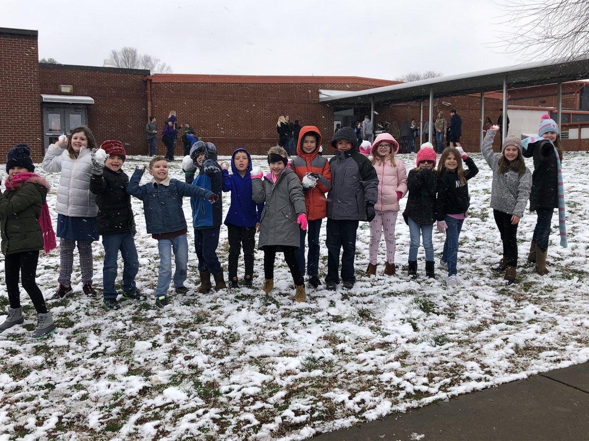 hhardison34's tweet photo. Snow day!!! @CulleokaUnit https://t.co/pkLNNfA8ik
