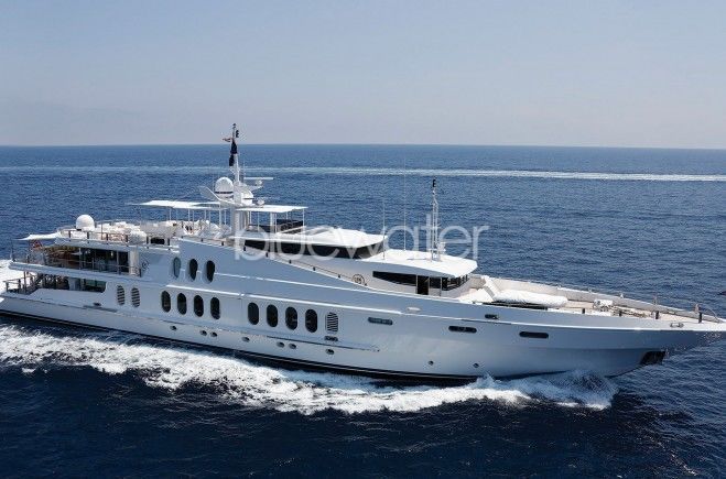 bluewater_yacht's tweet photo. M/Y OCEANA - The 55m motor yacht, custom built in 1991 by Oceanfast and last refitted in 2016. Oceana's interior layout sleeps up to 12 guests. Now for charter with Bluewater.
https://t.co/mTOBS4XvrD
#superyacht #oceana #yachting #luxury #oceanfast #yachtcharter #bluewaterlife https://t.co/2QrKnyOrN6