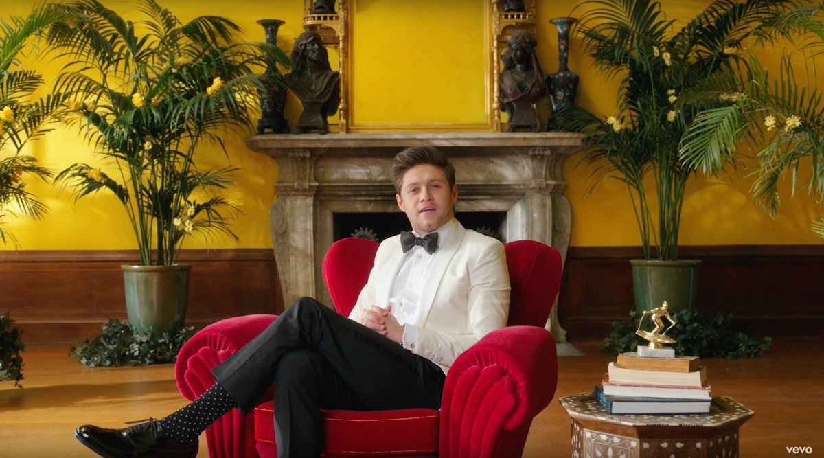 lilo_kaur's tweet photo. Ok everything is great but can we take a moment to appreciate niall in a black bow tie.
#NoJudgement https://t.co/8hgvk8WnG1