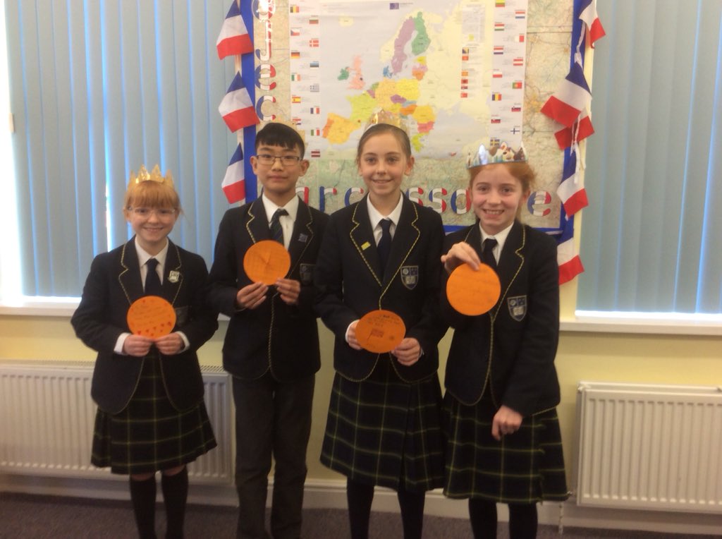 HHSJuniorFrench's tweet photo. Miam miam! Galettes et couronnes! Gifts from our penpals in France! Merci beaucoup! #doncasterisgreat #togetherwecan #ErasmusPlus #ffrenchisfun #mfltwitterati https://t.co/5ByC042RZg