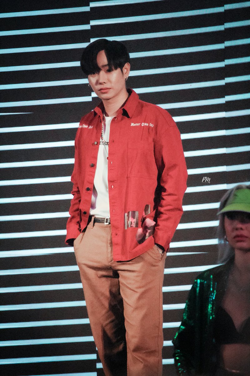 PePPerMinTzzzz's tweet photo. พ่อโมเดลลลลล ยืนโพสยังเท่อ่าค่ะ 💕💕💕
#KITOxPECK702
#เป๊กผลิตโชค
#Palitgallery
#PMzPHOTO https://t.co/mTF65k07K9