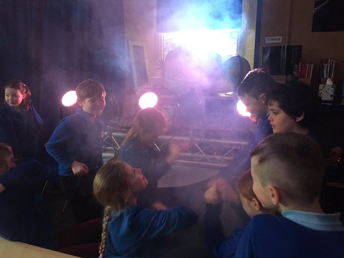 hackforthschool's tweet image. Fascinating morning: electricity in action ⚡️ Thank you @DalesAutomation #primaryscience #mixedageteaching #primarycurriculum