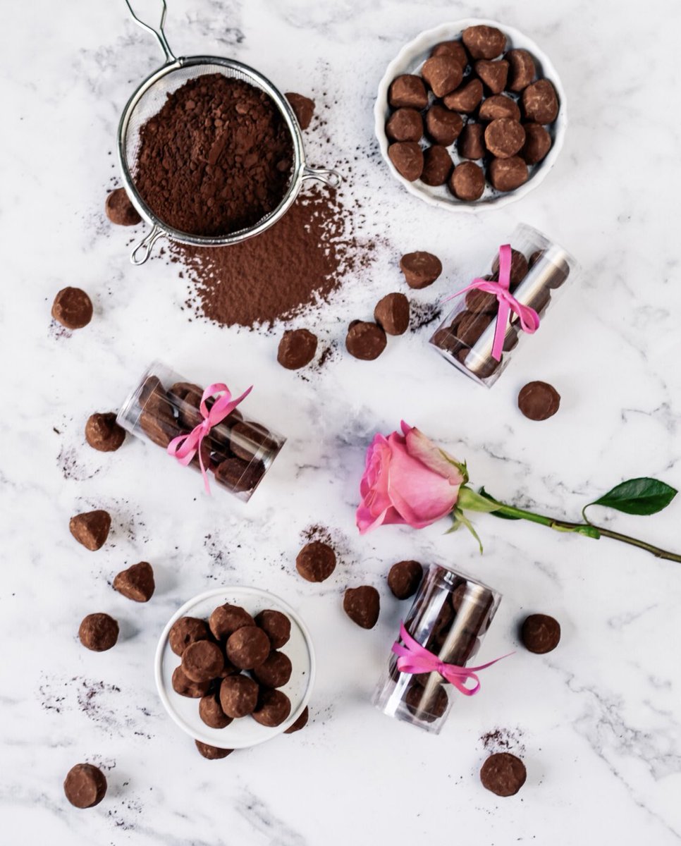Valentine's Day is coming and chocolate truffles are here!

#GingerElizabeth #ValentinesDay