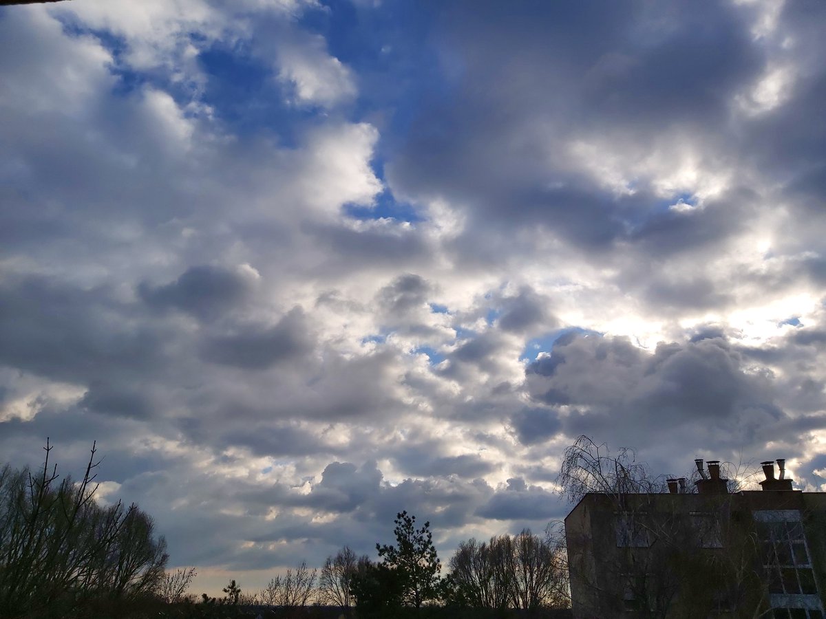 mesebalogh's tweet photo. Adott szépségeket a mai nap
🌥️🌤️☁️☀️
#nofilter #someclouds https://t.co/D57vVHIPNX