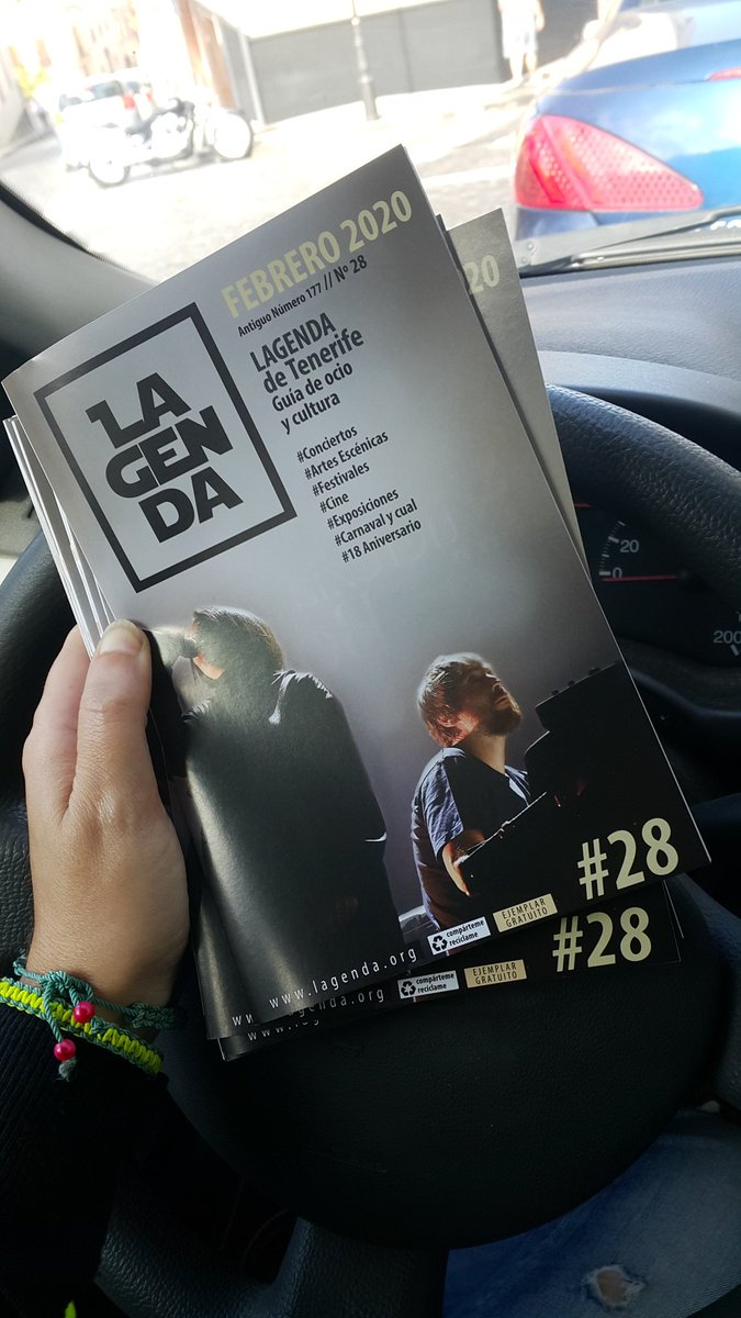 ¡Hoygan! Estamos de reparto y #Lagenda ya está en las calles. Búsquela en su lugar cultural de referencia. (Si no la tienen, revisen los conceptos de "lugar", "cultural" y "referencia"). Gracias. Por favor.