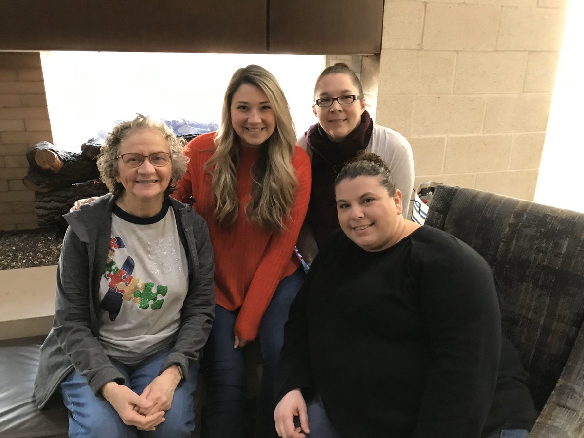 LearningWLizzie's tweet photo. Love this team and all our talks! @bbowenes #commteam #bbopride @able_lauren @judyhartgrove @TrinityRamos17 https://t.co/38f9bGOBVi