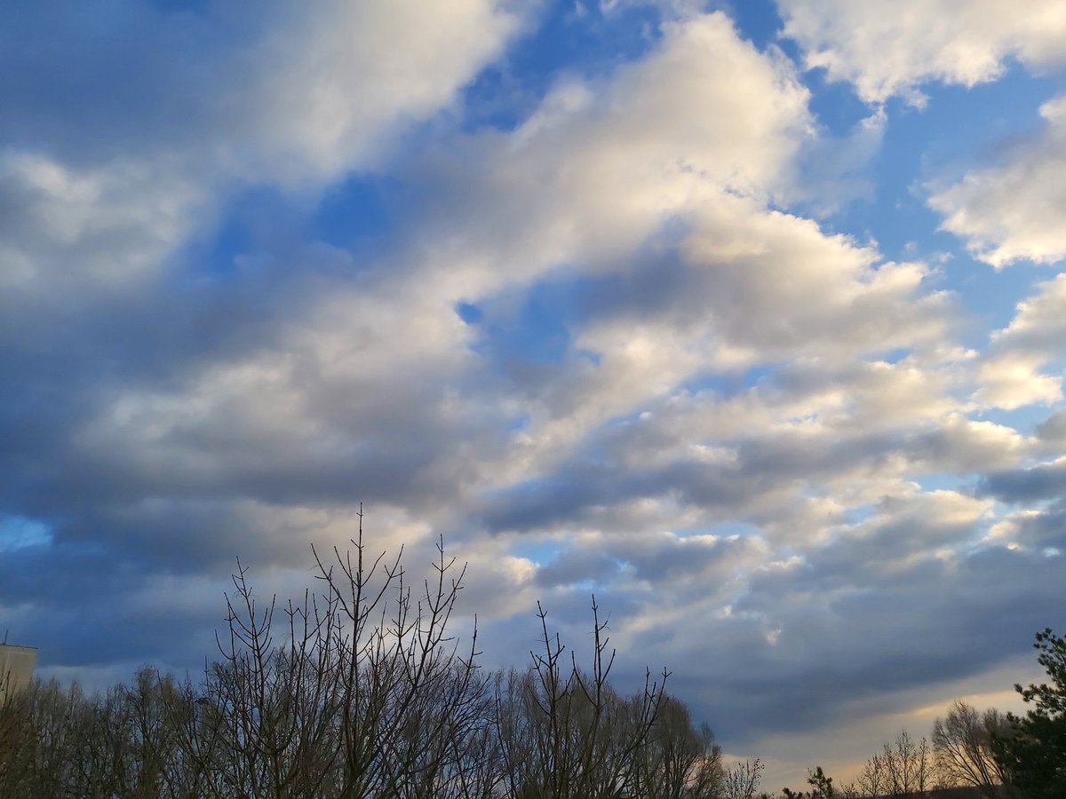 mesebalogh's tweet photo. Adott szépségeket a mai nap
🌥️🌤️☁️☀️
#nofilter #someclouds https://t.co/D57vVHIPNX