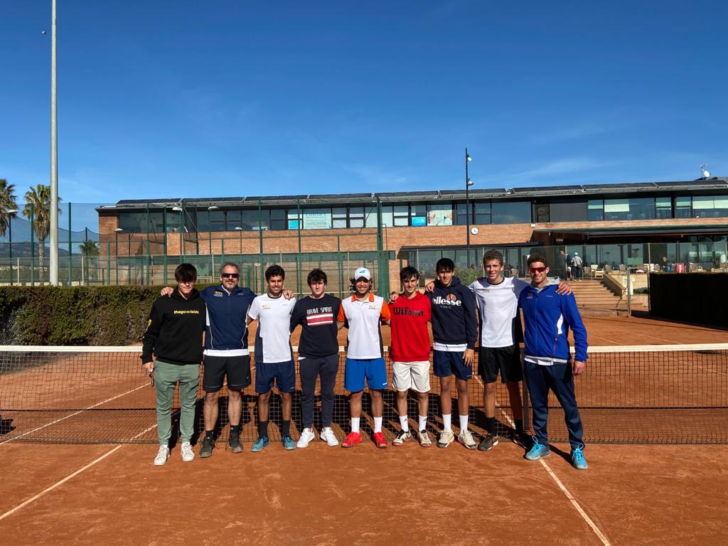 CTNSCugat's tweet photo. L'equip de terceras masculí del Club inicia el seu camí al campionat de Catalunya amb una contundent victòria contra el Sabadell. Molts ànims de cara a les properes rondes!
#ctn #ctnsc #tenissantcugat #ctnsantcugat https://t.co/ARUIMZaI87