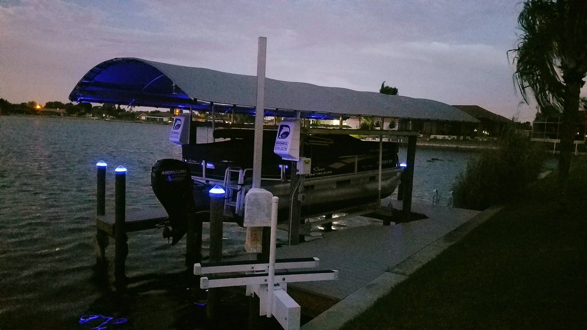 Doklite_DokLife's tweet image. Marine Construction. Protect your dock! 

#doklite #pilingcap