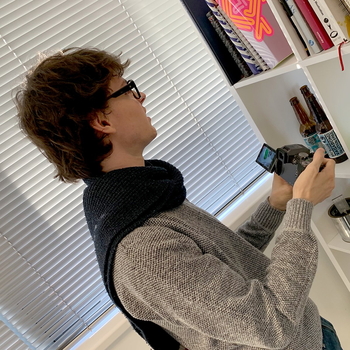 eversoagency's tweet photo. Fully Focused: Ben @uniofbrighton continues to put his creative eye to good use during his work placement here at the everso studios 📸 🎥💡

#FirstSteps #FutureCreative #WorkPlacement #LifeInspiringIdeas #EversoCreative #DesignAgency #CreativeAgency #GraphicDesign https://t.co/gbT0GK8U8V