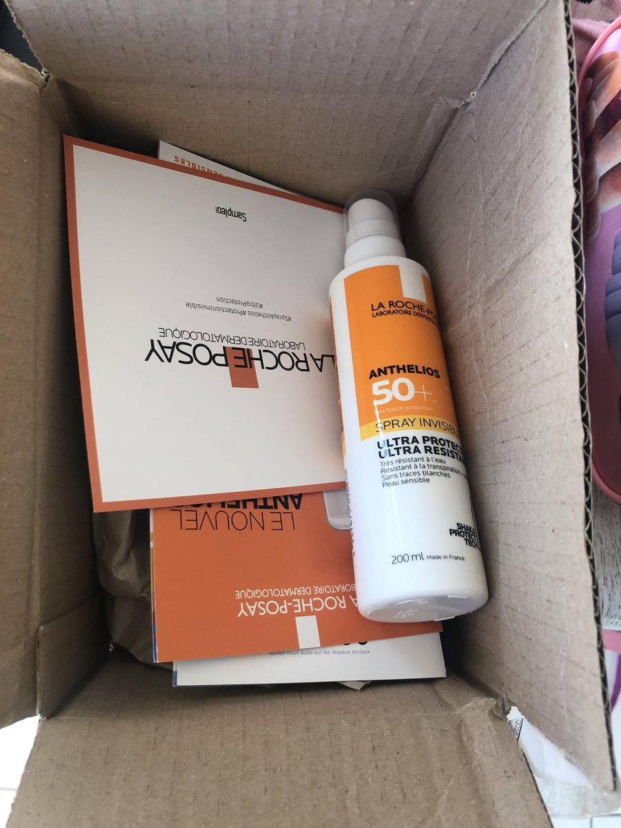 PaulusCindy's tweet photo. Aujourd’hui j’ai reçu mon colis 📦 de chez Sampleo, je suis ambassadrice La Roche-Posay et je vais pouvoir tester leur nouveau spray solaire 🌞

#SprayAnthelios #ProtectionInvisible #UltraProtection https://t.co/59tljVfXBt