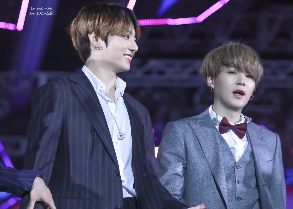 sugakookids's tweet photo. 🐰💓💓💓🐱 https://t.co/WbFj6CcGmp
