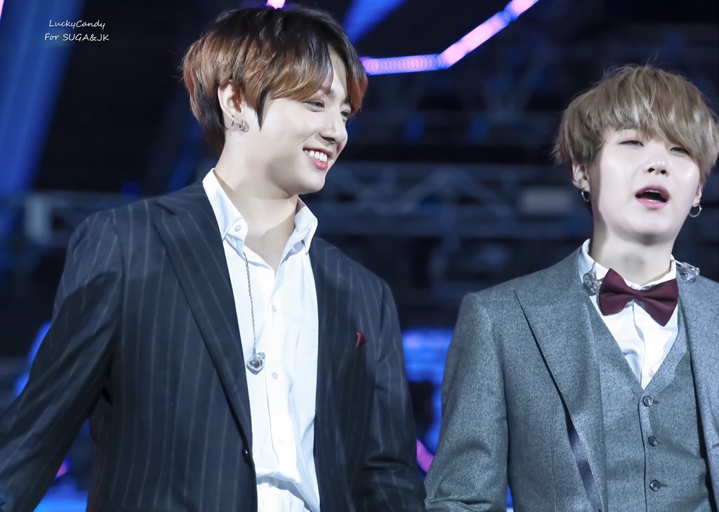 sugakookids's tweet photo. 🐰💓💓💓🐱 https://t.co/WbFj6CcGmp