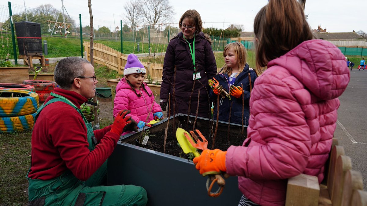 Today some of our Year 2's have been planting Lemon Balm, Sage and Geum and they also discovered the first buds are out on the raspberry canes!

facebook.com/TheCavendishSc…