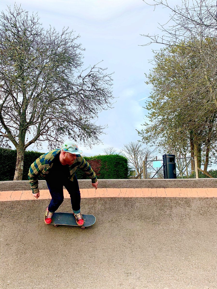 IamTomWalker's tweet photo. Quick skate session this afternoon 🛹 ahead of tonight’s gig in Strathpepper 🧡 🏴 #homeruntour https://t.co/OvNVdfajVB